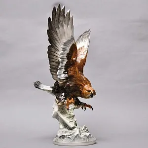 Большая Коллекционная статуэтка «Коричневый Ястреб на Охоте», Фарфор Hutschenreuther Германия.