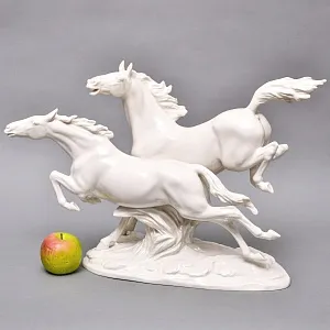 Большая Фарфоровая Статуэтка «БЕГУЩИЕ ЛОШАДИ», Hutschenreuther Германия, вторая половина ХХ века.