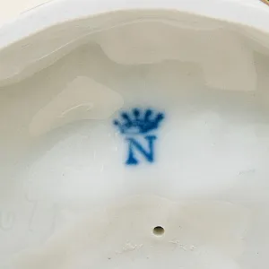 Коллекционная Фарфоровая статуэтка «Девочка-Ангел и Цыпленок» SANDIZELL Германия.