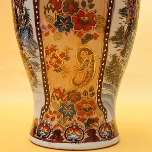 Ваза «ПРОГУЛКИ В САДУ» технике Мориаж Н-36 см., Фарфор, Китай, 70 -е годы ХХ века.