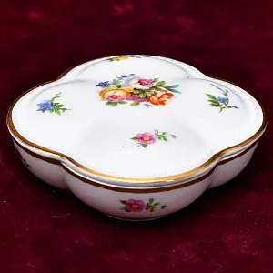 Антикварная Шкатулка - Бонбоньерка из коллекции «Hildegard», Фарфор ROSENTHAL Германия, 1891 - 1906 годы.