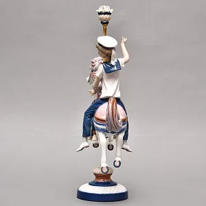 Коллекционная Фарфоровая статуэтка «Мальчик в матроске на карусельной лошадке», Lladro Испания. 