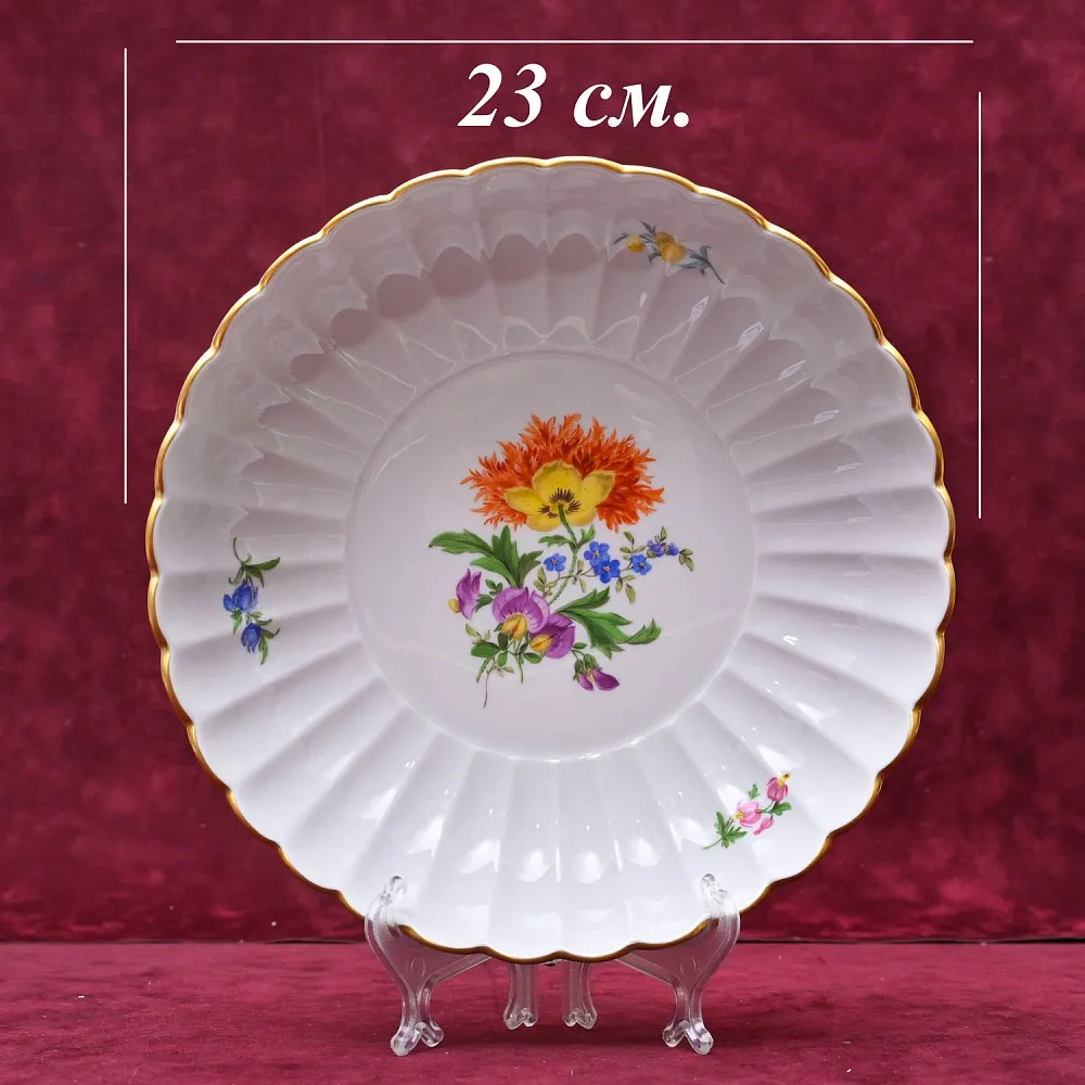Сервировочная Тарелка - Блюдо - Сухарница  из коллекции BLUMEN, Фарфор MEISSEN Германия, 1974 год.