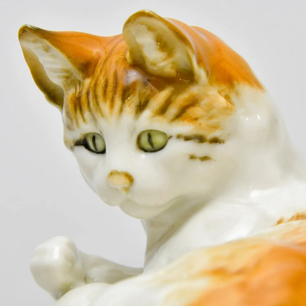 Фарфоровая статуэтка «КОШКА С КЛУБКОМ», Hutschenreuther Германия - 1955 год.