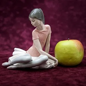 Коллекционная Фарфоровая статуэтка «Маленькая балерина в розовом» Lladro, Испания - 1978 год.