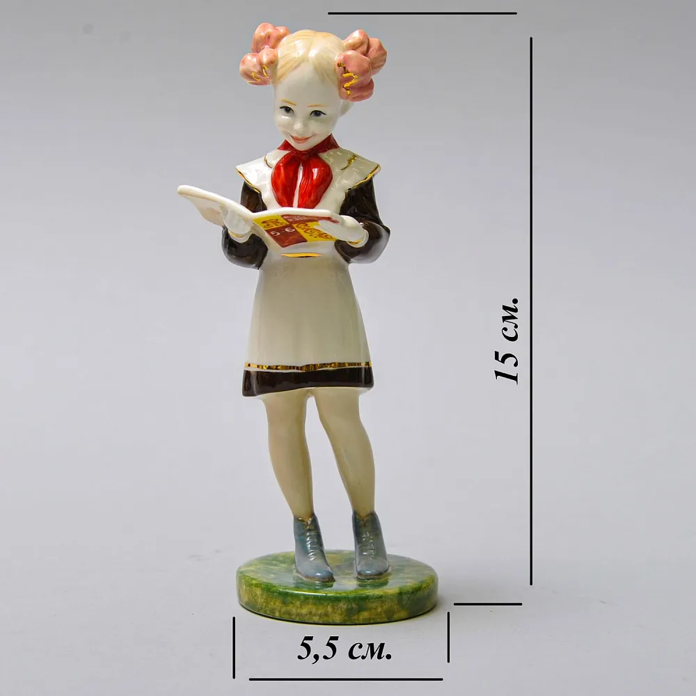 Авторская Коллекционная Фарфоровая Статуэтка «Школьница - Пионерка с учебником», Россия.