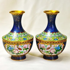 Редкость! Парные Вазы «Птицы в цветущем саду» в технике «Клуазоне» Китай начало ХХ века.