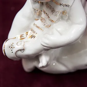 Статуэтка - Фарфоровая Статуэтка «Мальчик с Сандалией» СССР, Песочное -1960 год.