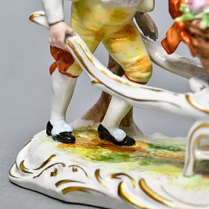 Коллекционная Фарфоровая статуэтка «Маленький Цветочник» Scheibe-Alsbach Германия.