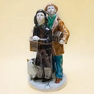 Большая Коллекционная статуэтка «Друзья птиц», Фаянс ЗиК Конаково, СССР - 1955 год.