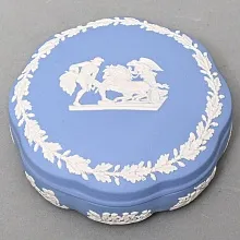 Шкатулка - Бонбоньерка «Колесница», фарфор ВЕДЖВУД / WEDGWOOD, Англия, вторая половина ХХ века.