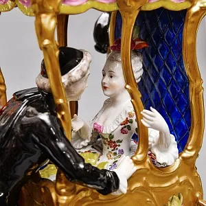 Антикварная Фарфоровая статуэтка «Дама в золотом портшезе», Carl Thieme Германия, 1864 - 1888 годы. 