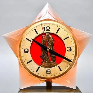 Памятные Кварцевые Настольные Часы «Звезда Победы - ХХХ лет» СССР - 1975 год. 