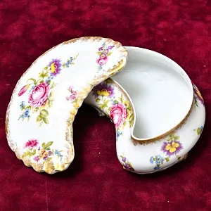 Антикварная Фарфоровая Шкатулка - Бонбоньерка «Летние мотивы». Франция начало ХX века.