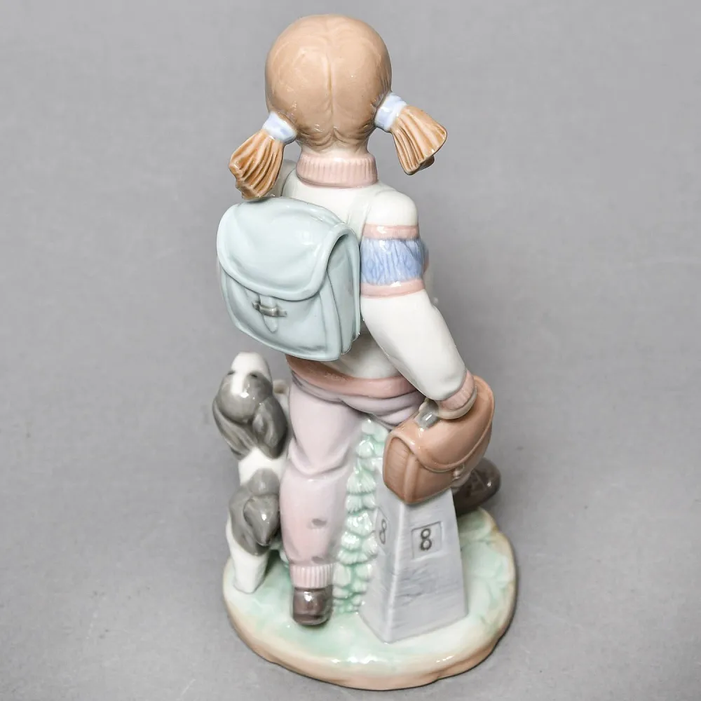 Коллекционная Фарфоровая статуэтка «Девочка и щенок идут в школу», Lladro Испания, 1993 - 1997 годы. 
