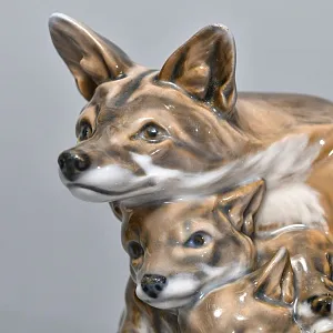 Коллекционная Фарфоровая статуэтка «Лиса с лисятами», Royal Copenhagen Дания - 1963 год. 