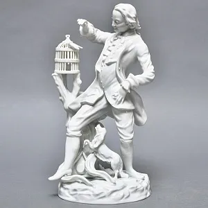 Антикварная Фарфоровая статуэтка «Птицелов с собакой», Fraureuth Германия, 1919 - 1926 годы. 