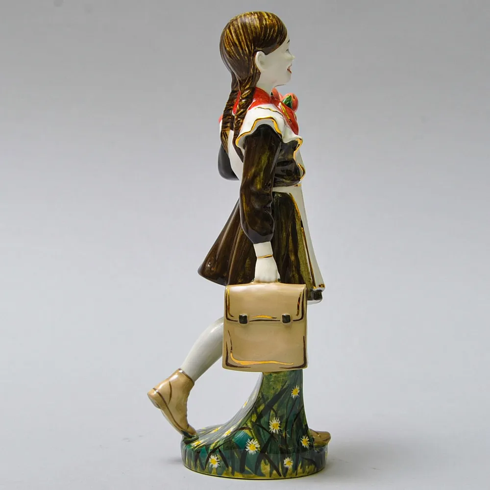 Авторская Коллекционная Фарфоровая Статуэтка «Школьница - Пионерка с букетом тюльпанов», Россия.