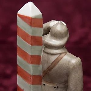 Агитационная Фарфоровая Статуэтка «Пограничник», ЛФЗ СССР -1930-е годы ХХ века.