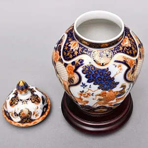 Коллекционный Вазон - Ваза с крышкой на подставке из серии «Yokohama» H - 29 см., Фарфор KAISER, Германия.