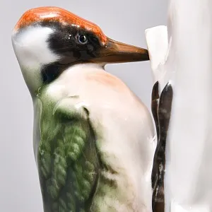 Птица - Фарфоровая статуэтка «Зеленый дятел на стволе дерева», ROSENTHAL Германия, 40-е годы.