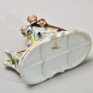 Антикварная Статуэтка «Любовный роман», фарфор Carl Scheidig, Германия начало ХХ века.