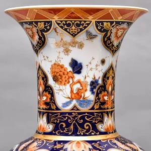 Коллекционные Парные Вазы на подставках из серии «Yokohama» H - 38 см., Фарфор KAISER, Германия.