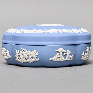 Шкатулка - Бонбоньерка «Колесница», фарфор ВЕДЖВУД / WEDGWOOD, Англия, вторая половина ХХ века.