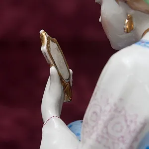 Авторская Фарфоровая статуэтка «Малахитовая шкатулка», СССР Дулево, 50-е года.