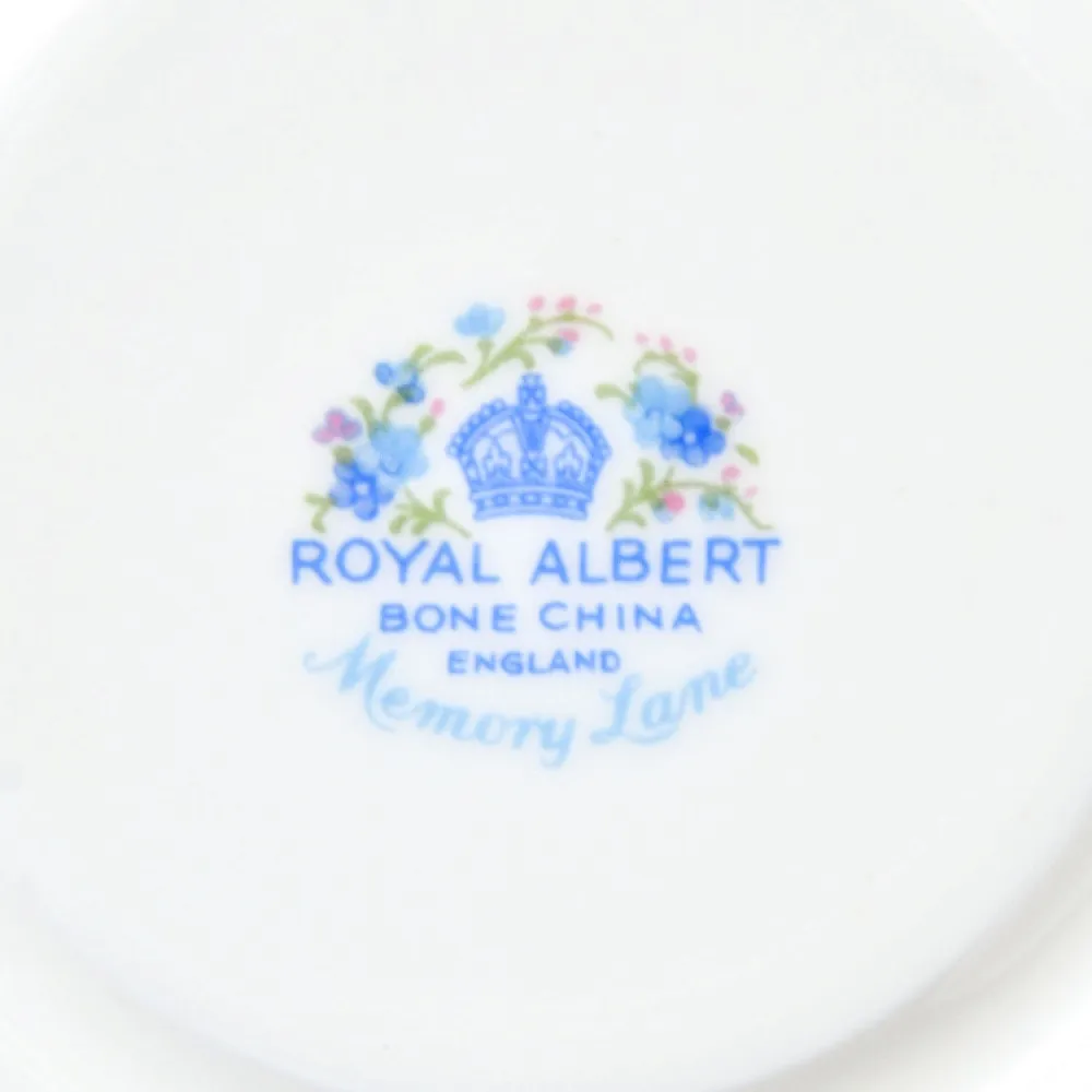 Коллекционная Фарфоровая Чайная пара «Воспоминания», ROYAL ALBERT Англия, вторая половина ХХ века.