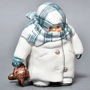 Авторская Коллекционная Фарфоровая Статуэтка «Укутыш - Прогулка с Мишкой», Россия.
