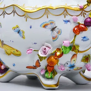 Фарфоровая Тюрина - Судок с крышкой «БАБОЧКИ В САДУ», Франция - середина ХХ века.