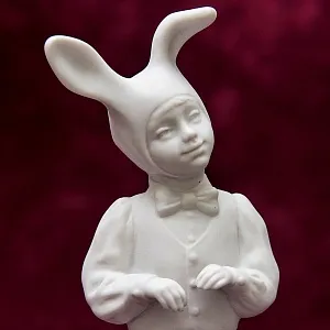 Коллекционная Авторская Статуэтка «Мой Зайчик» из серии «Детский Утренник», фарфор ИФЗ, Россия.