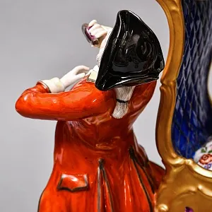 Антикварная Фарфоровая статуэтка «Дама в золотом портшезе», Carl Thieme Германия, 1864 - 1888 годы. 