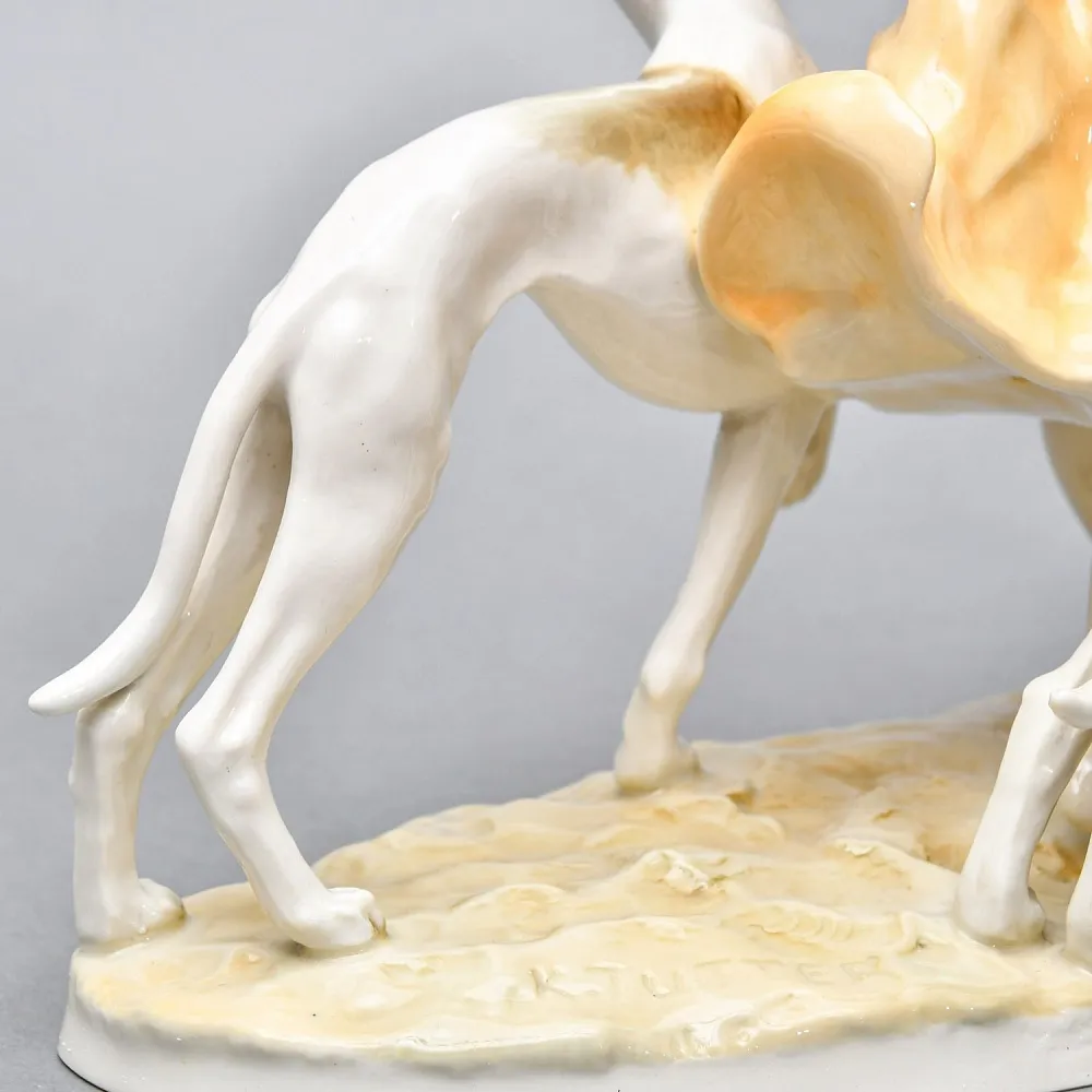 Коллекционная Фарфоровая статуэтка «Девушка с собаками - левретками», Hutschenreuther Германия.