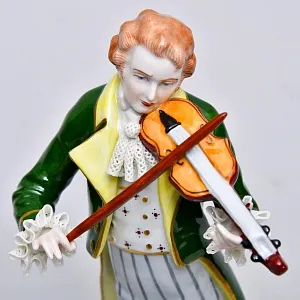 Коллекционная Фарфоровая статуэтка «Музыкант. Скрипач», SITZENDORF Германия, вторая половина ХХ в.