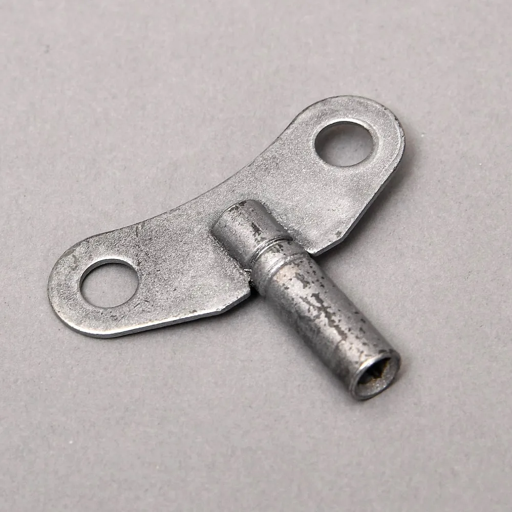 Редкость! Механические Настенные Часы «МАЯК» в деревянном корпусе - СССР - 1965 год.