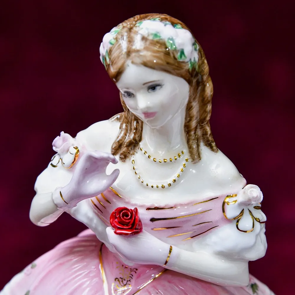 Коллекционная Фарфоровая Статуэтка «Red Red Rose», Royal Doulton Англия - 1997 год.
