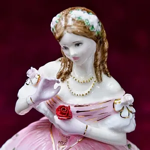 Коллекционная Фарфоровая Статуэтка «Red Red Rose», Royal Doulton Англия - 1997 год.