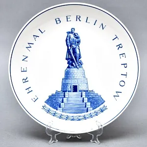 Редкость! Коллекционная Фарфоровая Тарелка - Блюдо «Воин Освободитель»,  MEISSEN  Германия -1975 г.