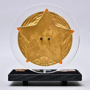 Памятный Знак - Настольное Панно «Знак ГО - Готов к Гражданской обороне СССР» Металл, Оргстекло, Дерево, -80-гг.