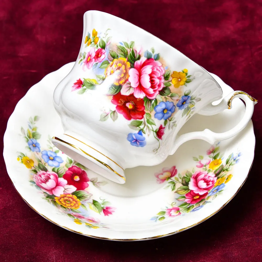 Коллекционная Фарфоровая Чайная пара «Сад в Челси», ROYAL ALBERT Англия, вторая половина ХХ века.