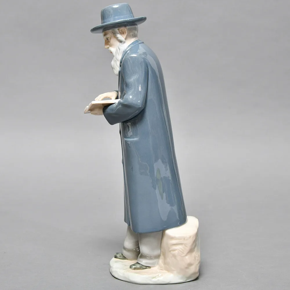 Коллекционная Фарфоровая статуэтка «Раввин. Ребе, читающий Тору», NAO by Lladro Испания.