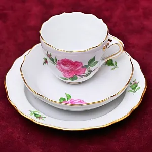 Классическая Кофейная пара и Десертная тарелка  «РОЗА», Фарфор MEISSEN, Германия.