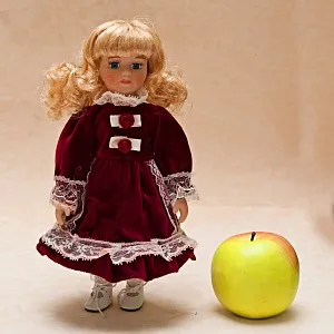 Коллекционная фарфоровая кукла №9 Бельгия Н - 27 см.