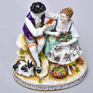 Антикварная Фарфоровая статуэтка «СВИДАНИЕ. ПТИЦА В РУКЕ», Aelteste Volkstedter Германия.