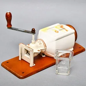 Редкая! Фарфоровая Настенная Ручная Механическая Кофемолка PeDe, Голландия.