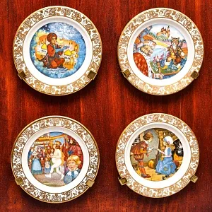 Набор Фарфоровых тарелок «Сказочный домик», The FRANKLIN Porcelain США - 1979 год.