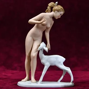 Авторская Фарфоровая статуэтка «Девушка с оленёнком», WALLENDORF, Германия середина ХХ века.