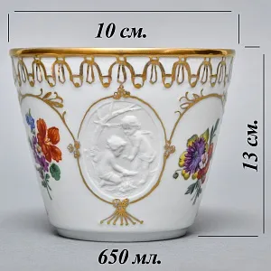 Фарфоровое Кашпо - Ваза для цветов «Путти у костра», Furstenberg / Tettau Германия, середина ХХ века.